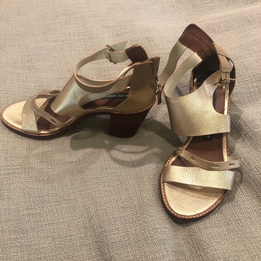 Matt Bernson heels 9B